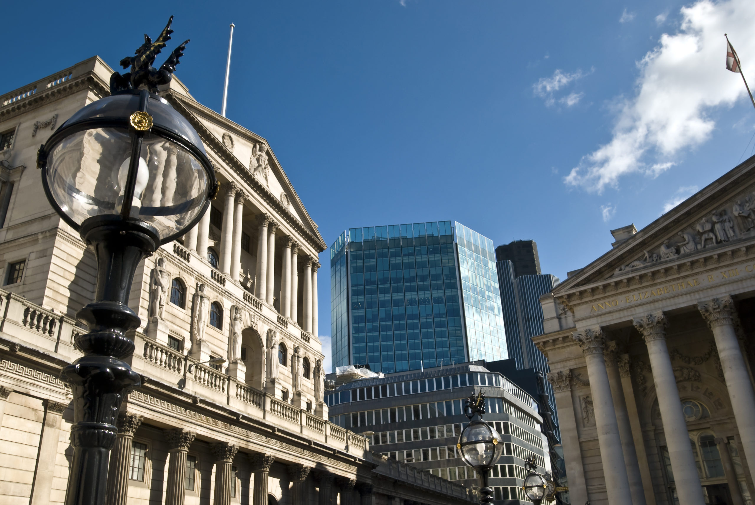 24/06 &#8211; Bank of England to balance hikes with cases